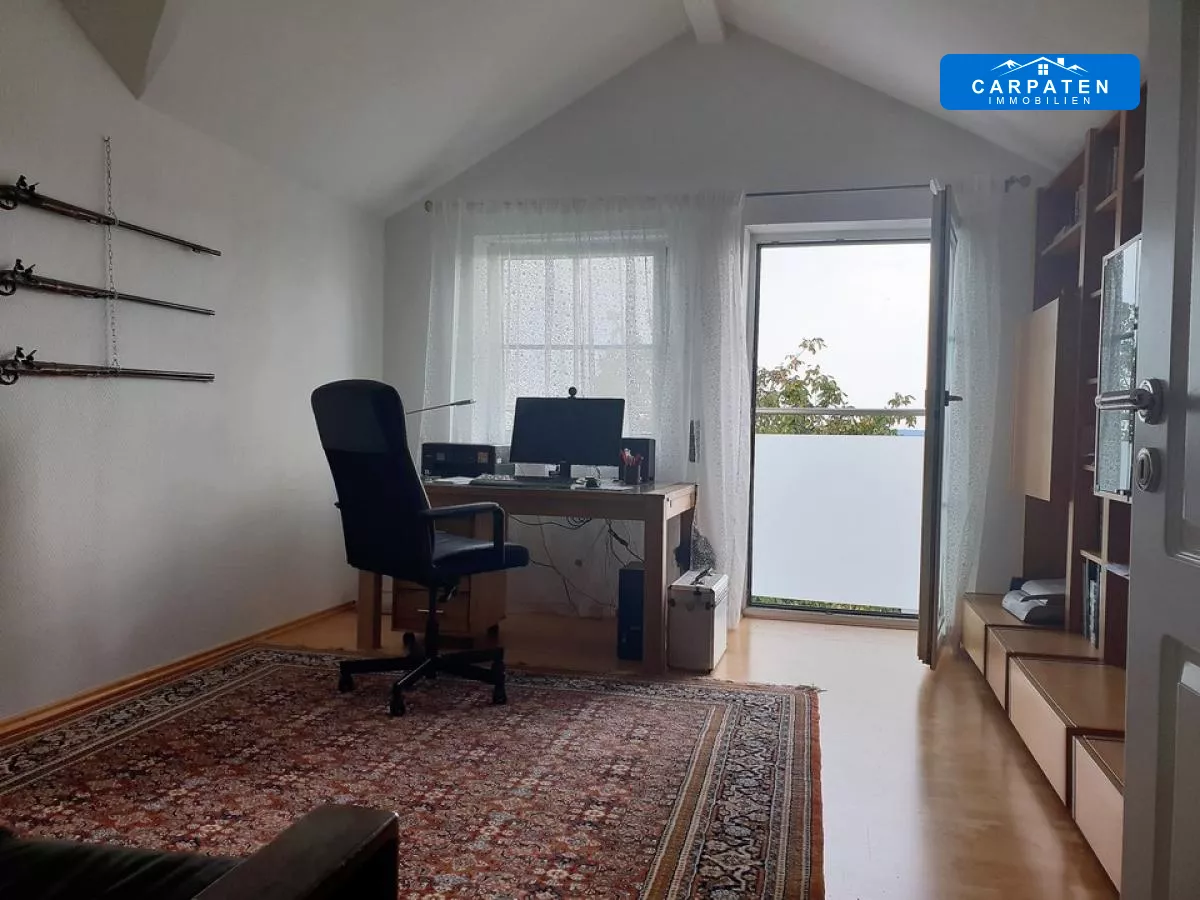 Arbeitszimmer mit Balkon
