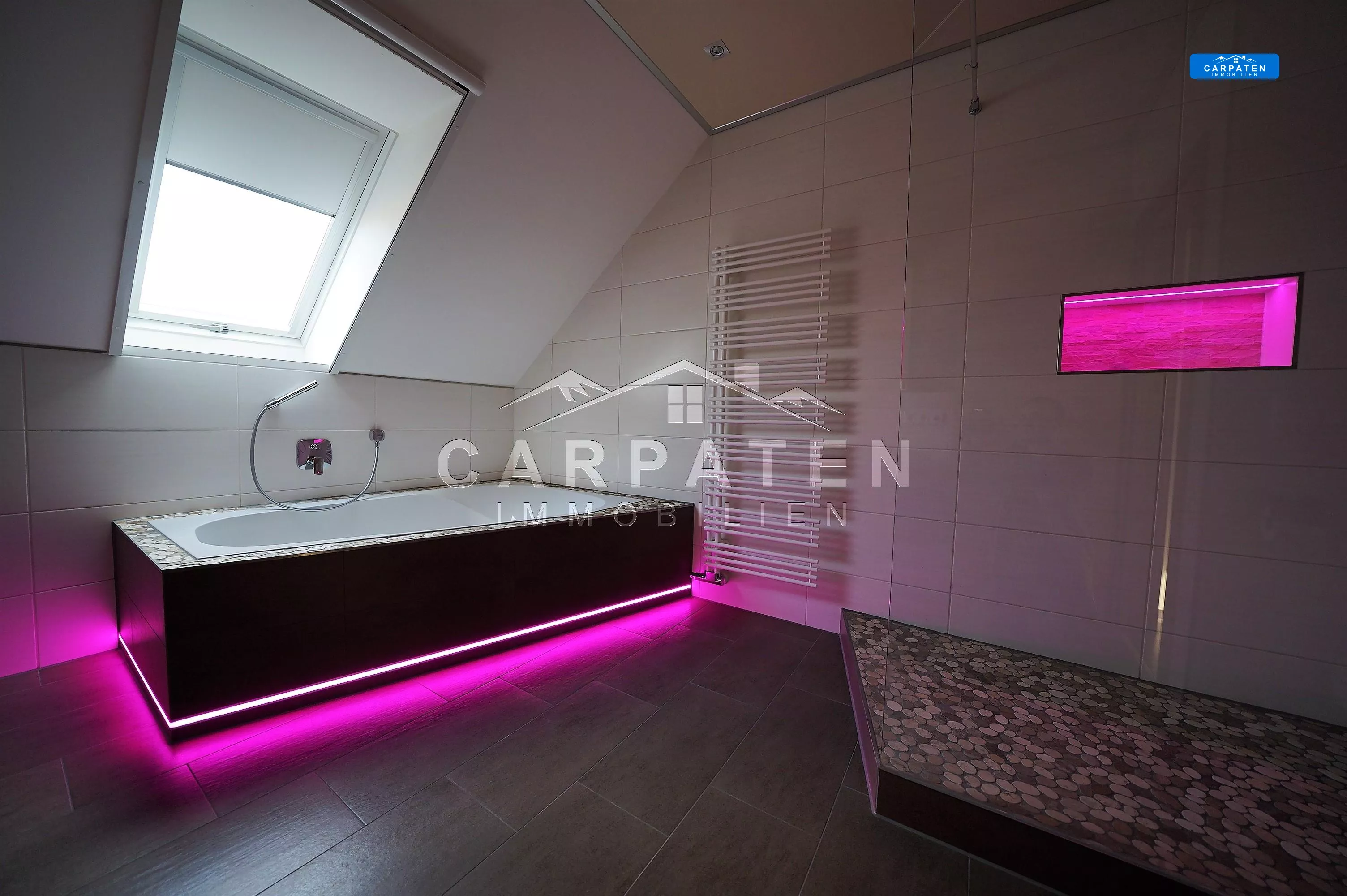 Ansicht Badezimmer DG mit LED