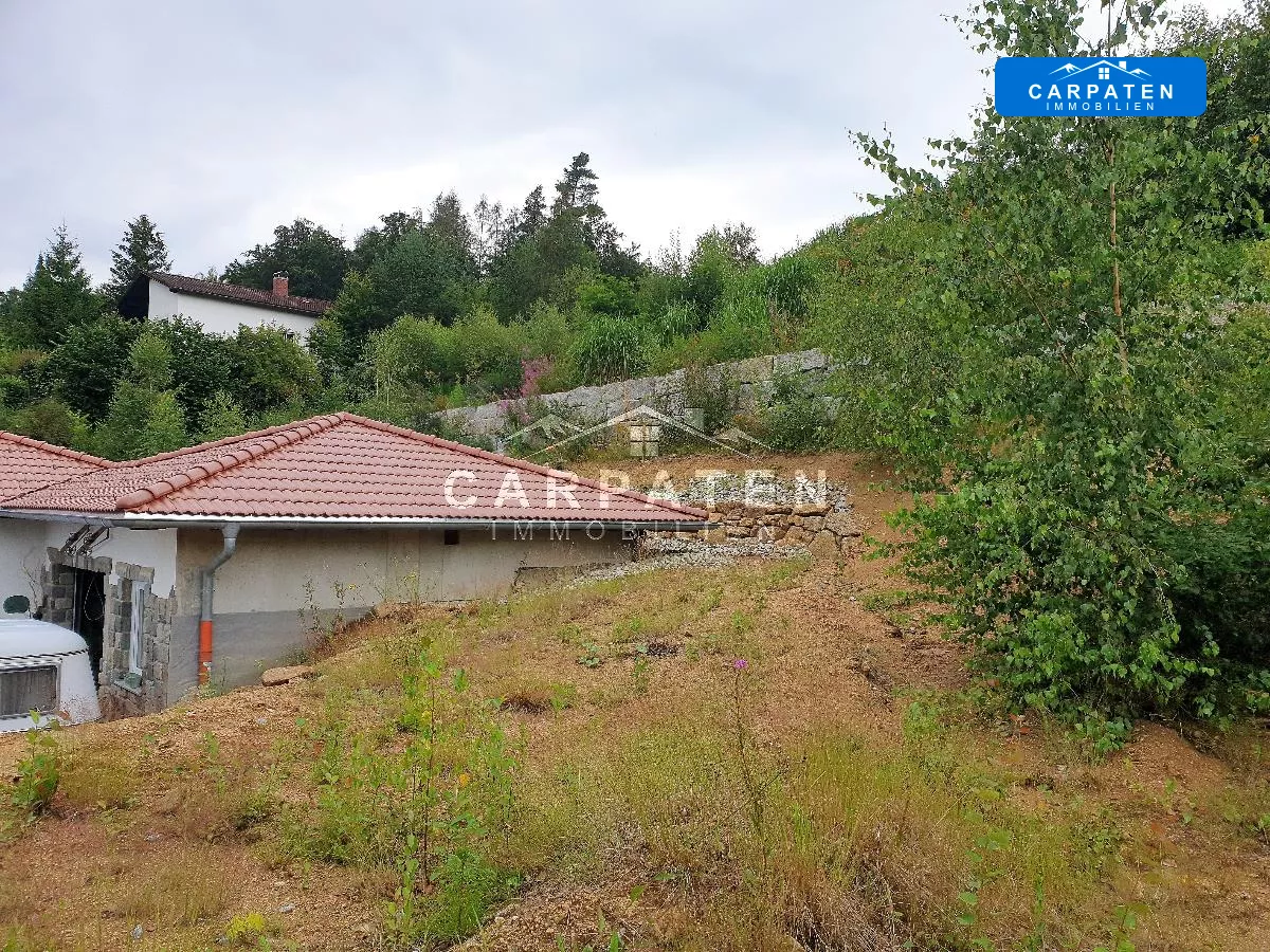 Ansicht Nord-Ost mit Stützmauer