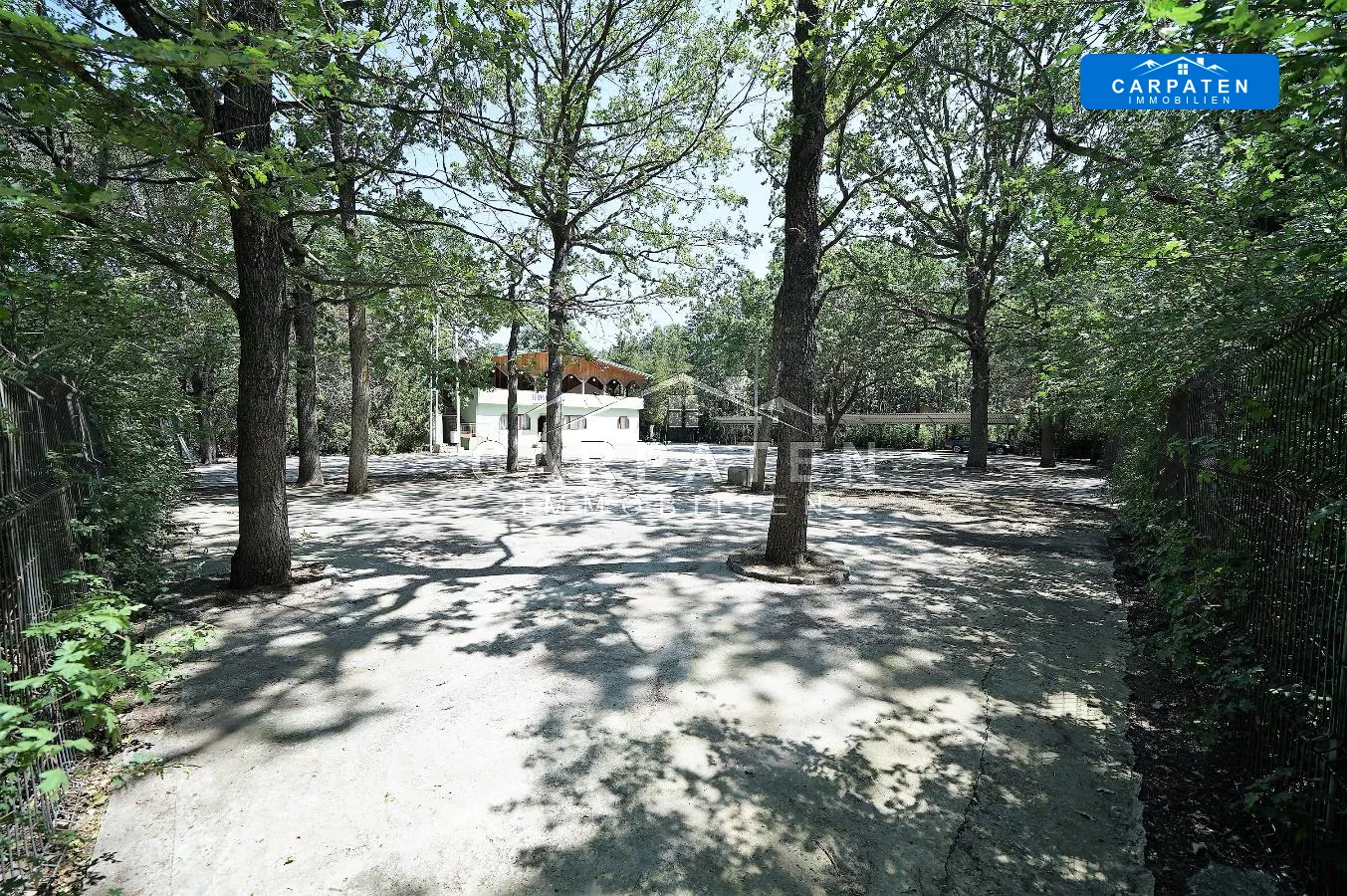 C104 Parkplätze Innenhof