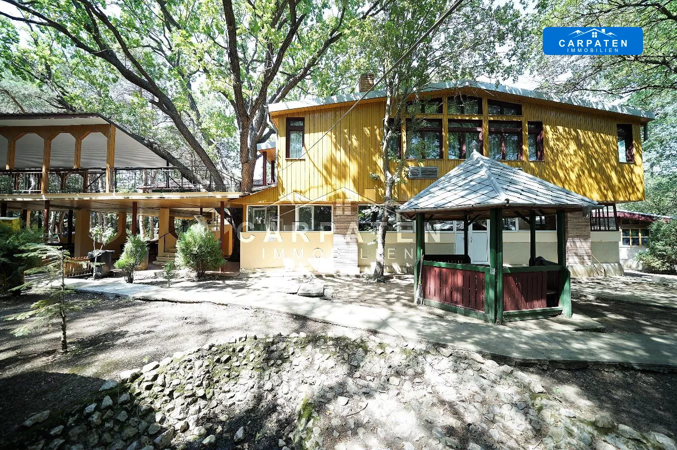 C14 GebäudeTerrasse