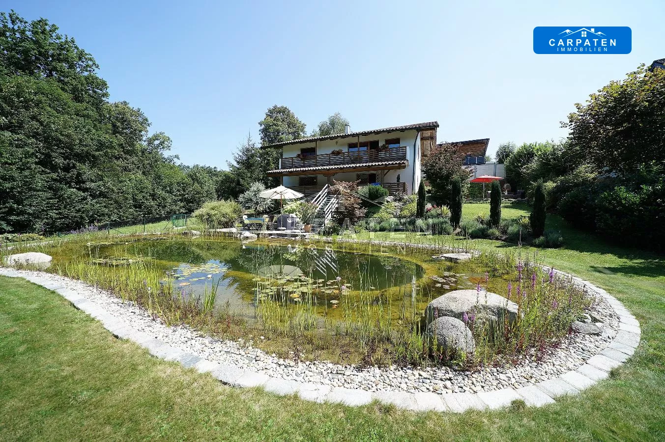 Haus & Schwimmteich Ansicht Süd-Ost