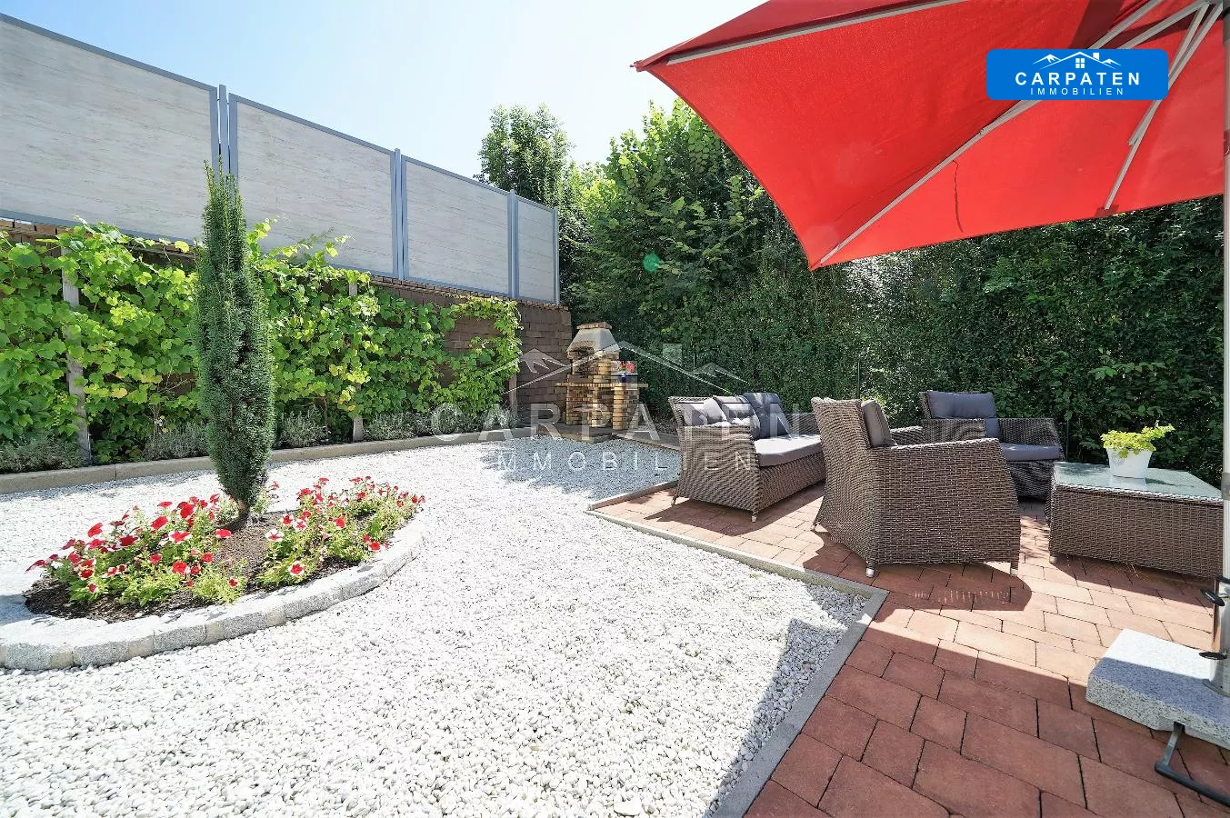 Terrasse und Grillplatz