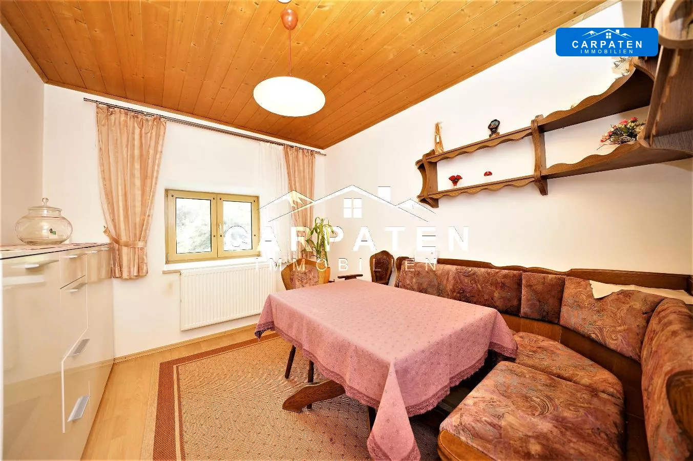 Esszimmer mit Sitzgarnitur