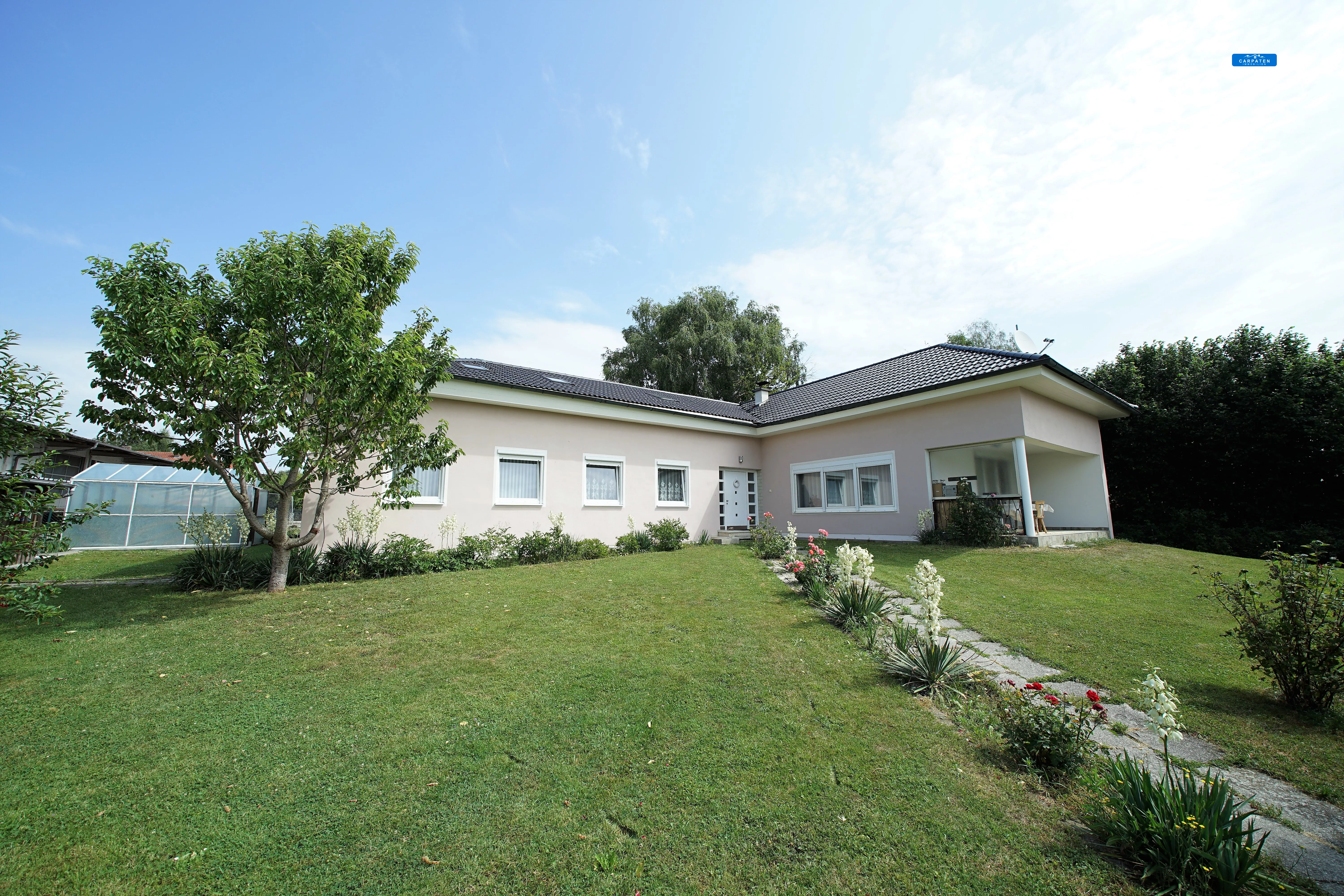 Ansicht Haus und Garten