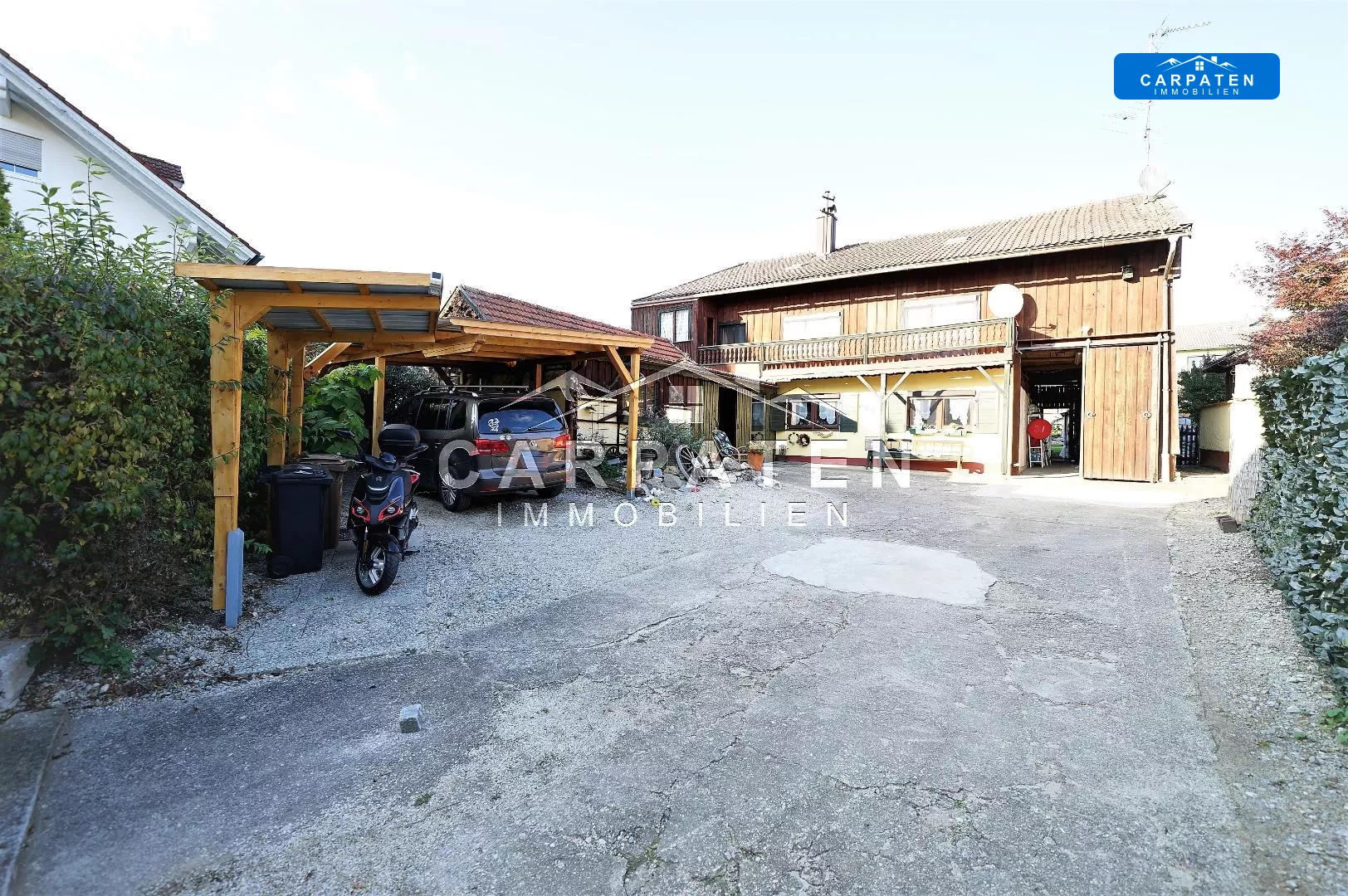 Einfahrt&Stellplätze