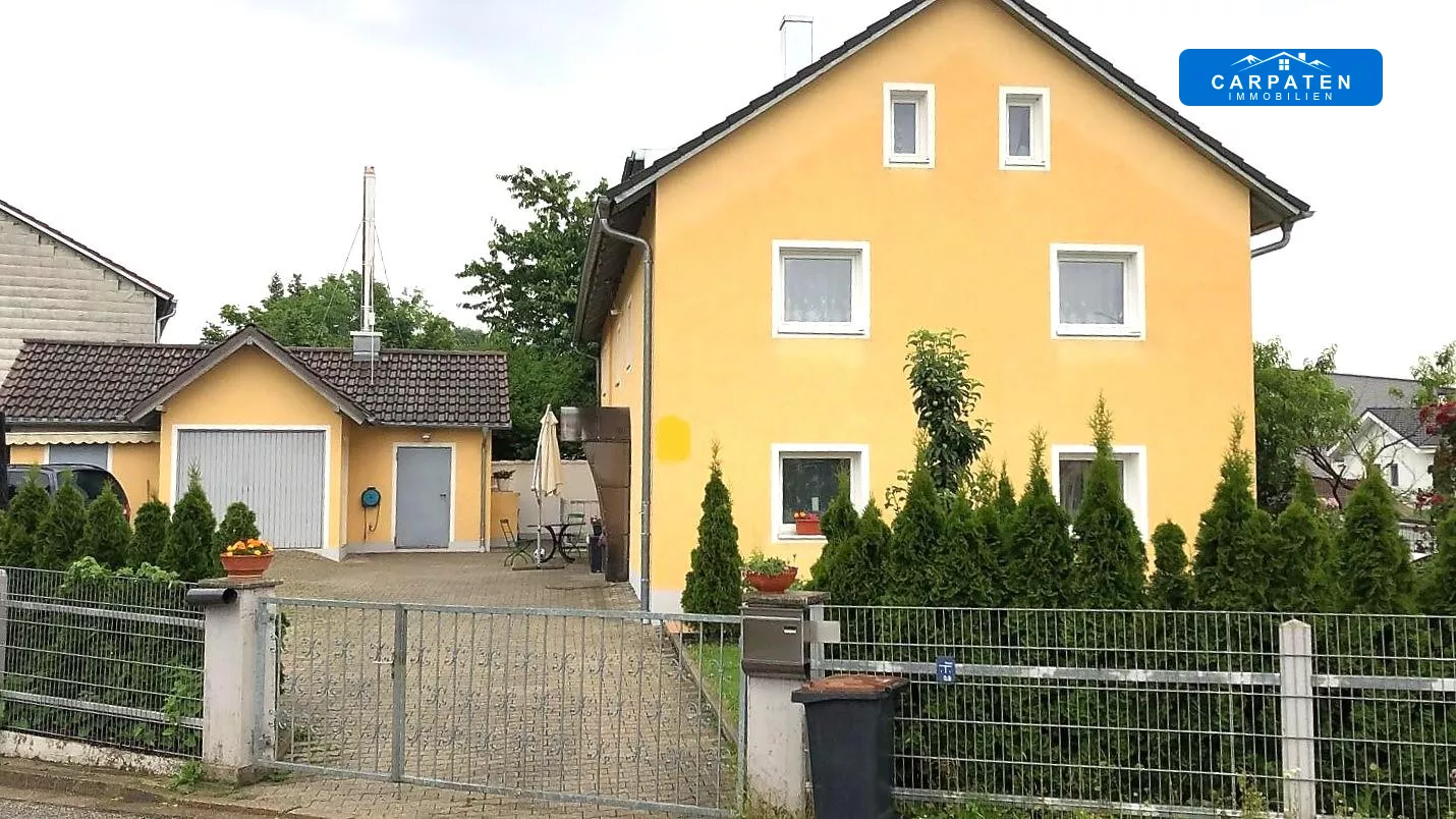 Ansicht Haus u. Einfahrt