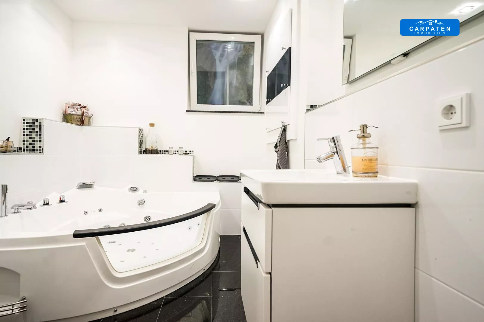 Bad mit Whirlpool UG