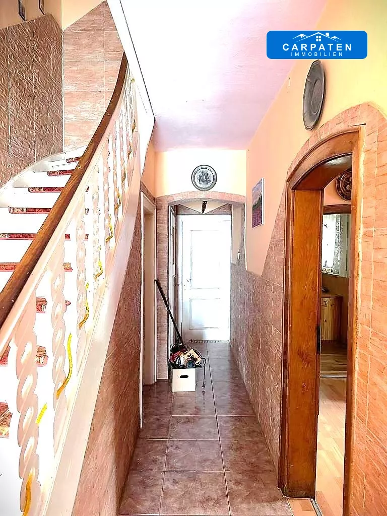 Flur und Treppenhaus EG