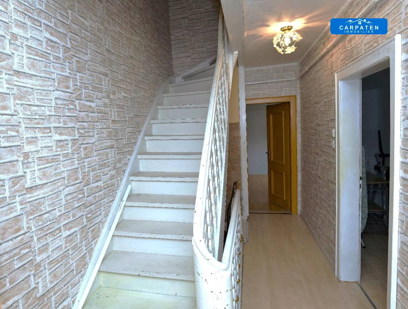 Flur und Treppenhaus OG
