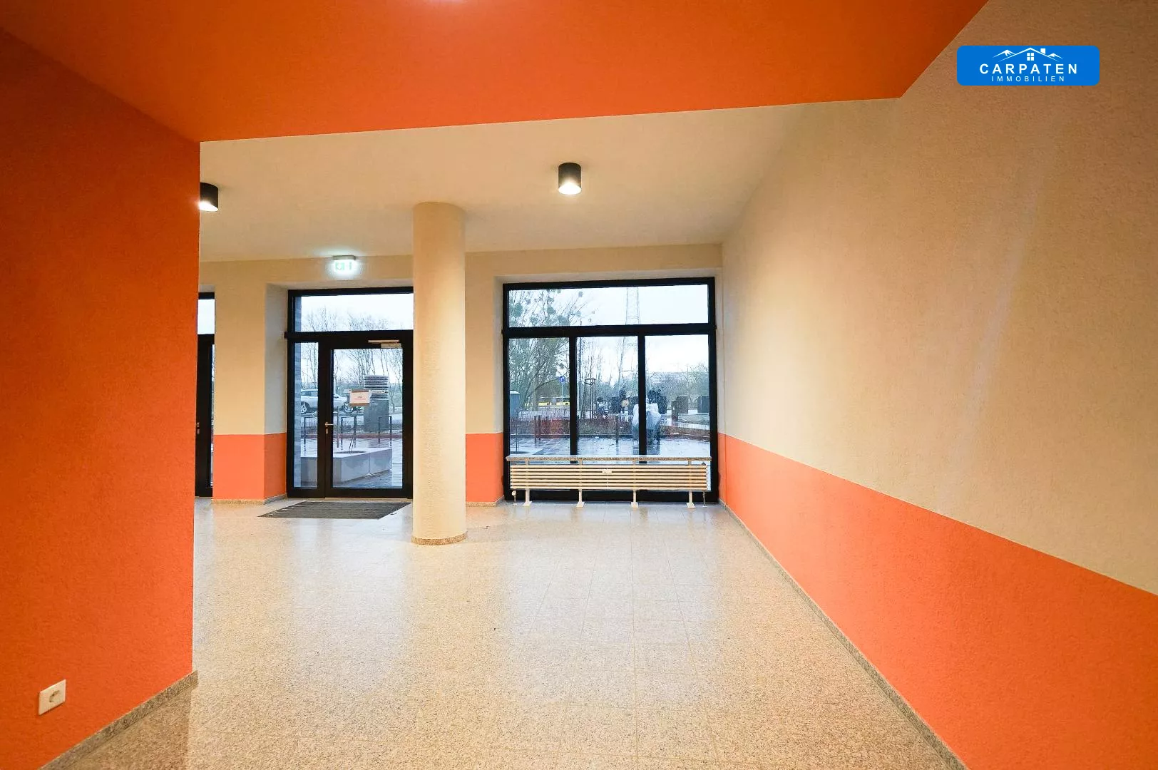 Eingangsbereich Gebäude.