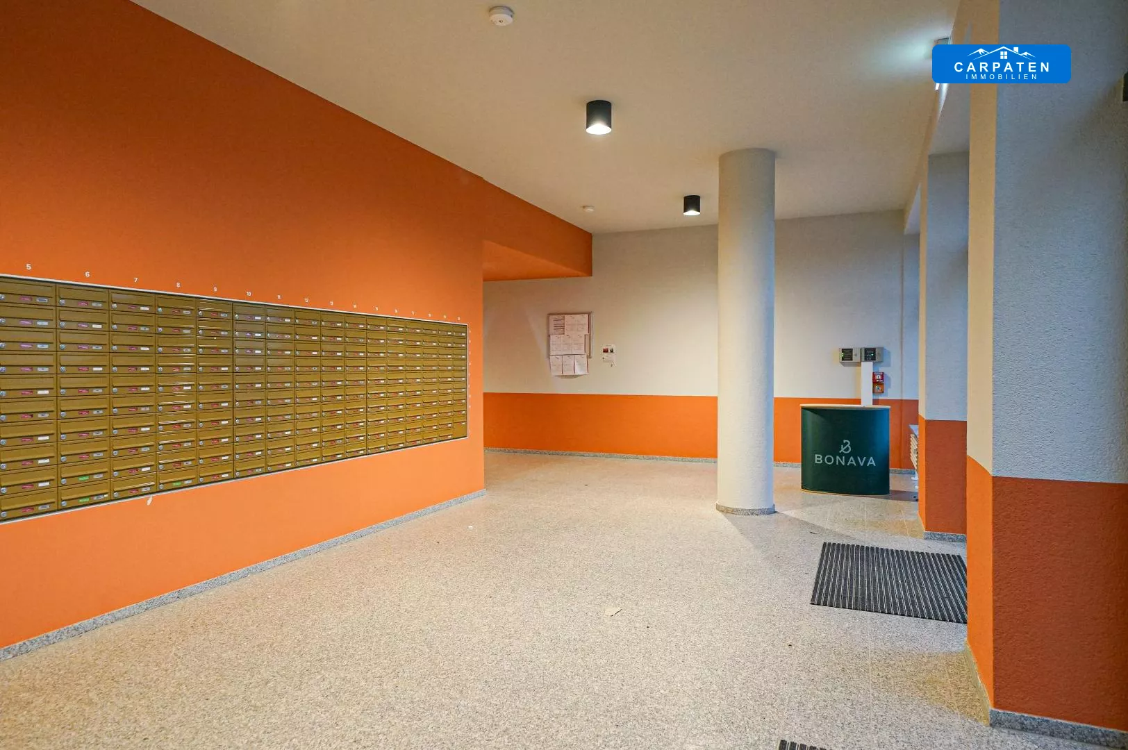 Eingangsbereich Gebäude