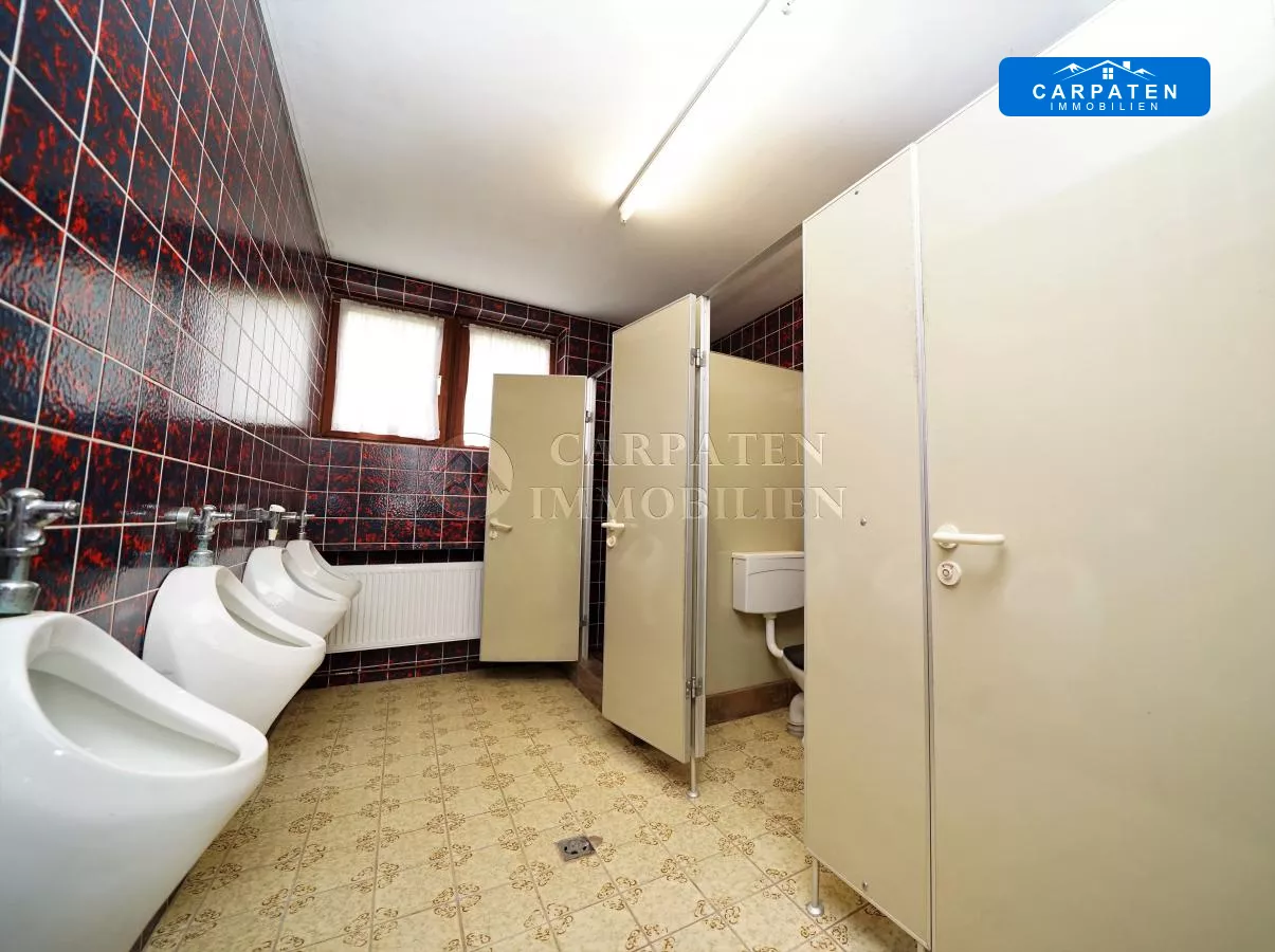 Herrentoiletten mit Dusche KG