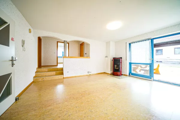 5 Zimmer Erdgeschosswohnung mit ca. 380 m Garten, Terrasse, Doppelgarage kaufen in 84140 Gangkofen