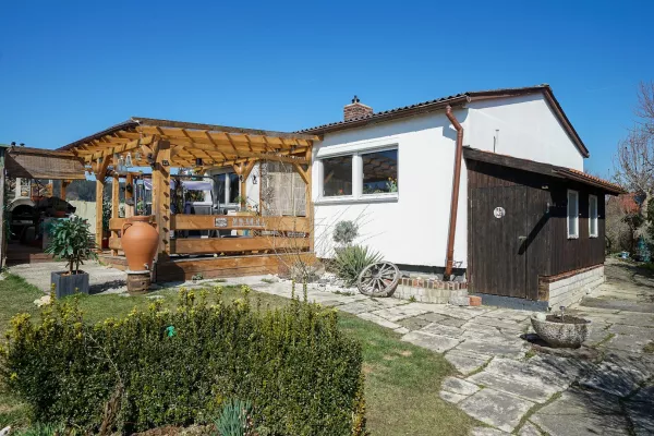 Attraktiver Bungalow für Naturliebhaber mit Garten & Loggia - Festpreis - Bad Birnbach 84364