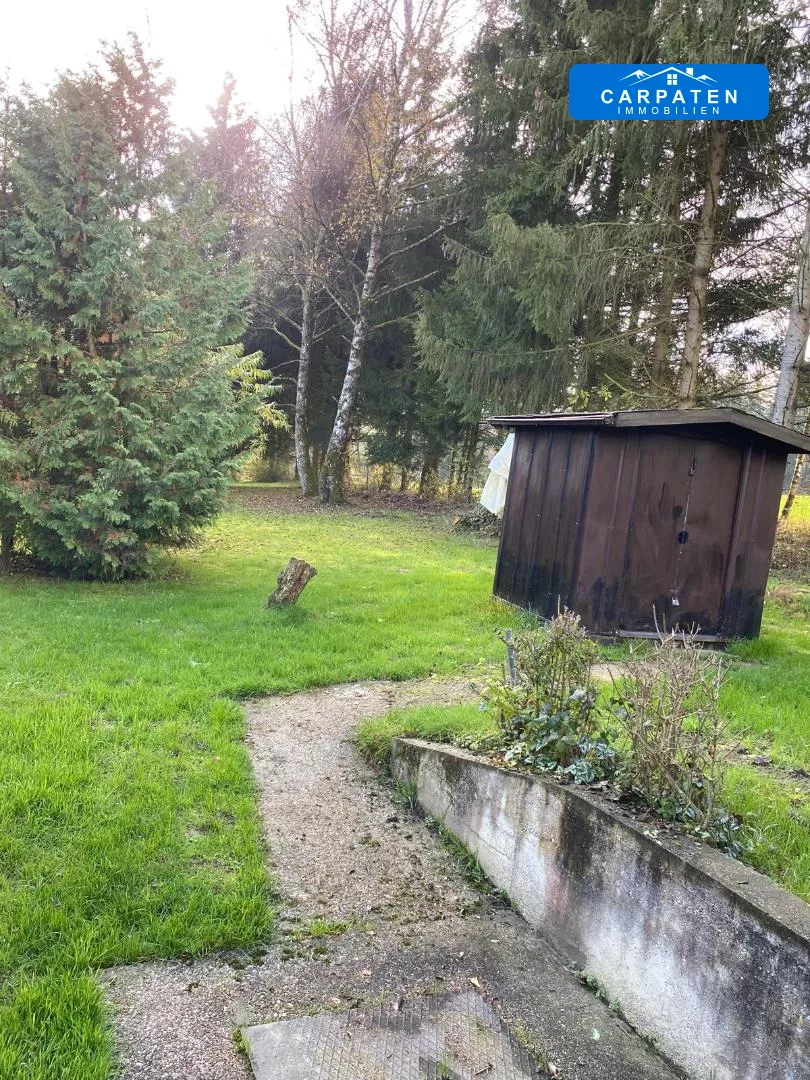 Garten mit Geräteschuppen