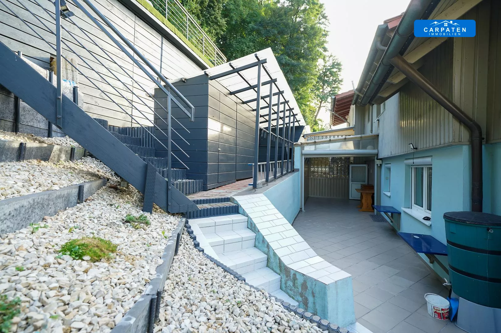 moderner Garten und Terrasse