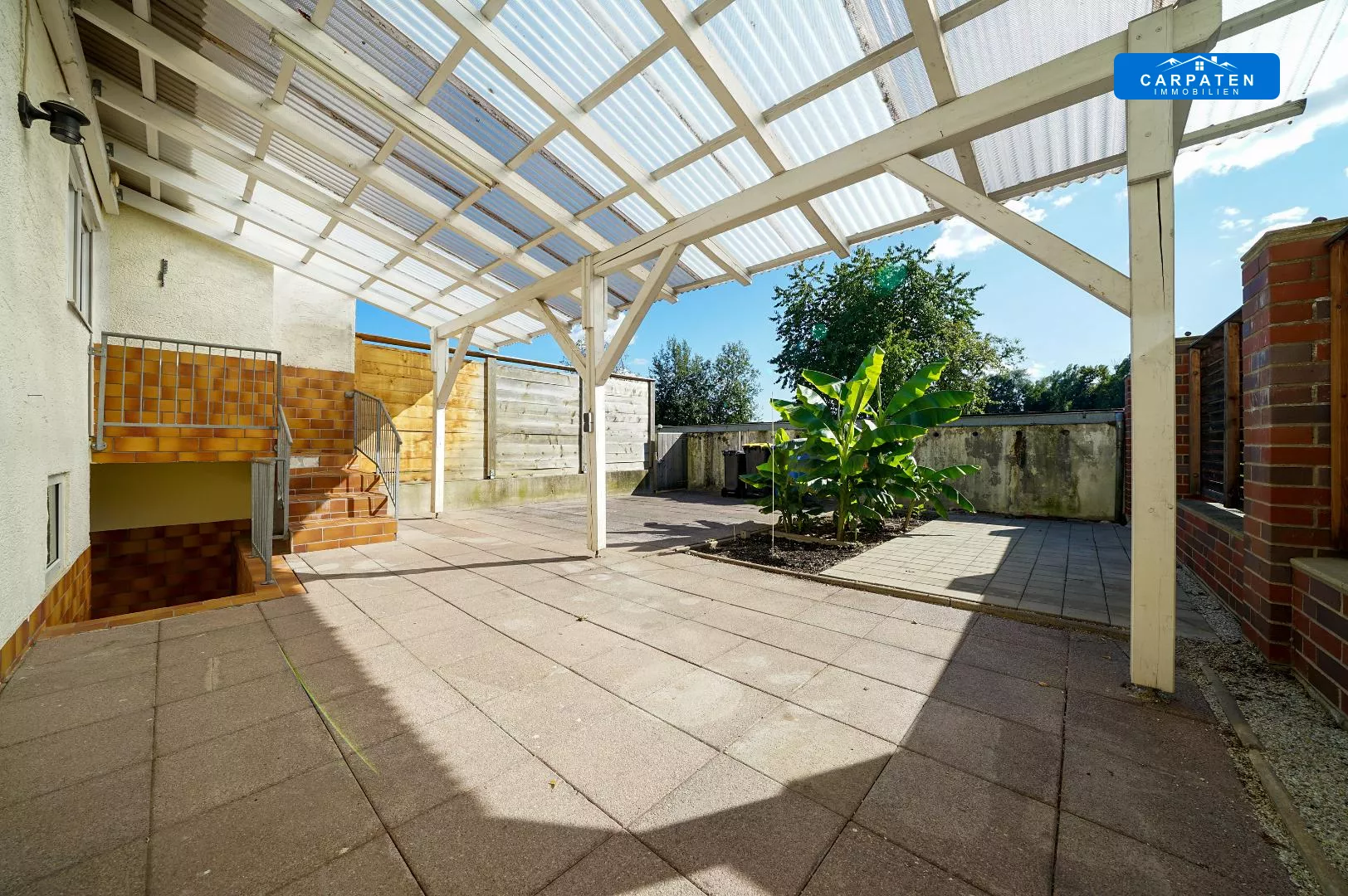 überdachte Süd-Terrasse