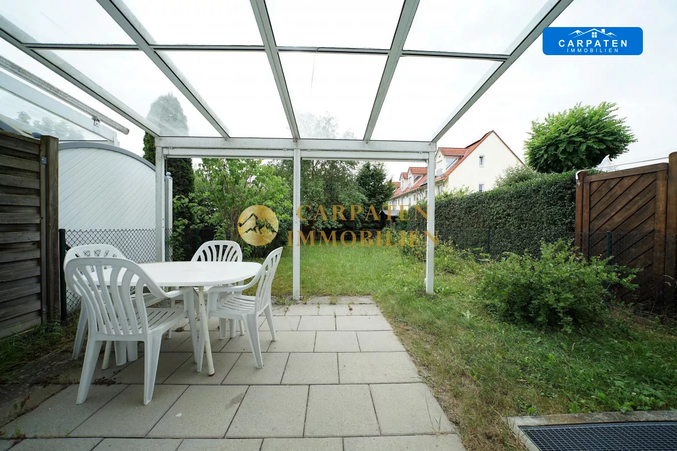 Ansicht Terrasse und Garten