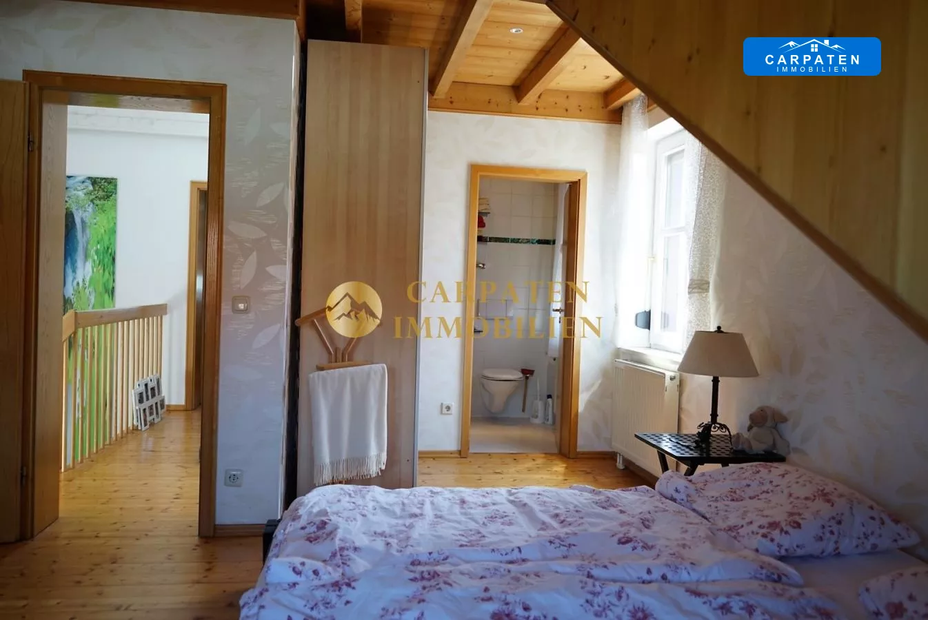 Schlafzimmer mit Bad DG.