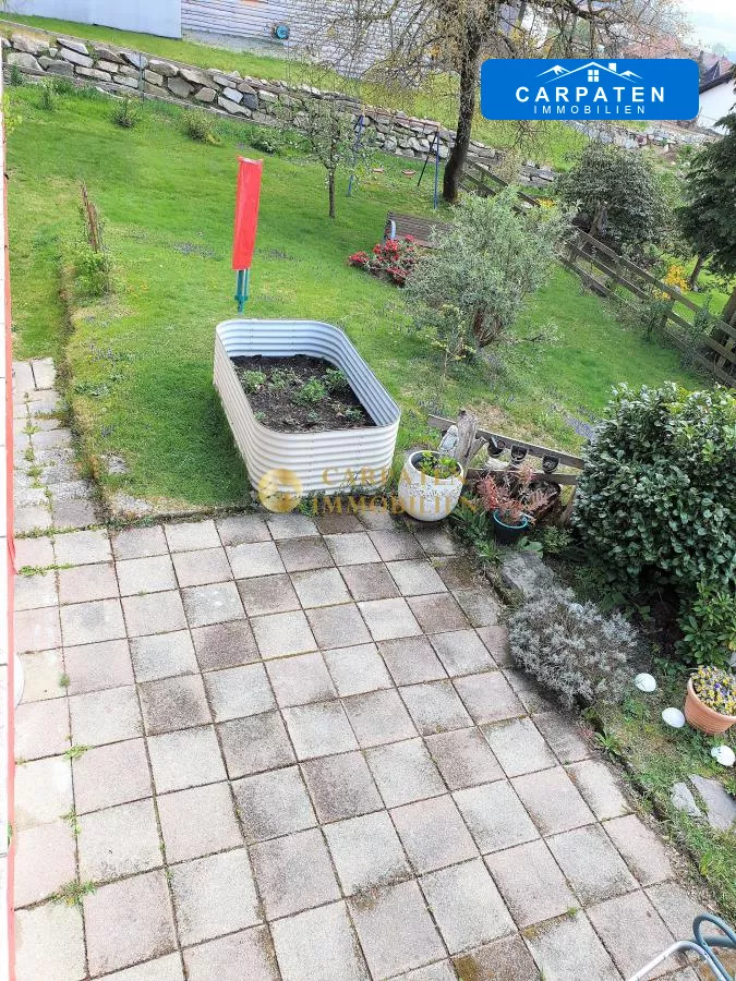 Ansicht Terrasse und Garten Sü