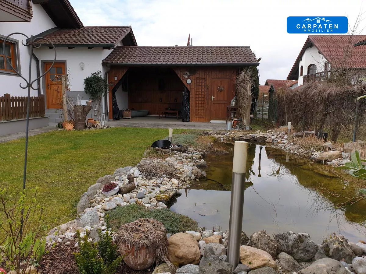 Freisitz mit Gartenteich