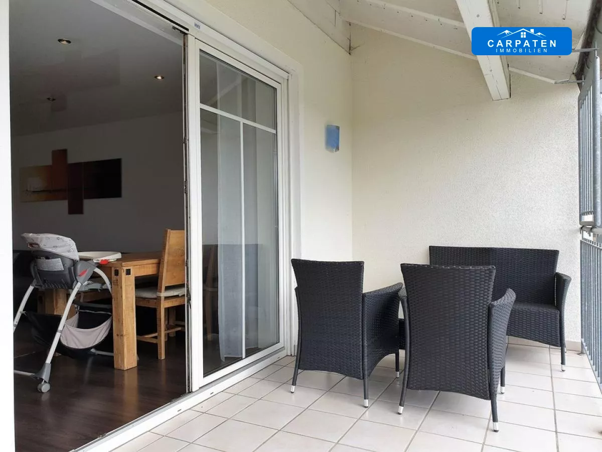 Ansicht Wohnzimmer und Balkon