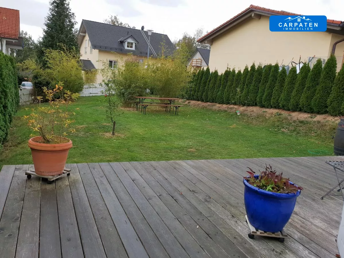 Ansicht Terrasse und Garten Gä