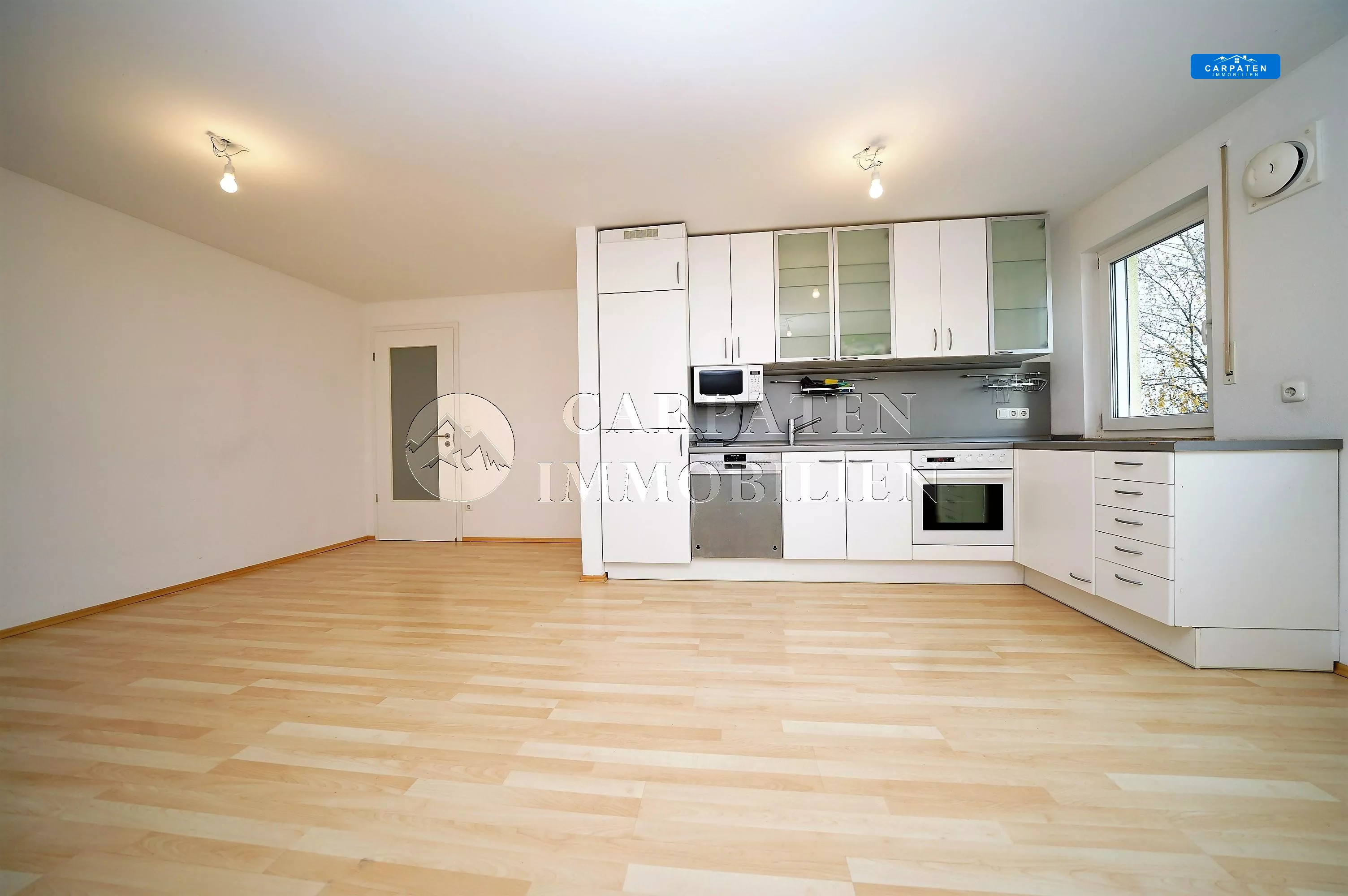 Wohn-Essbereich mit EBK